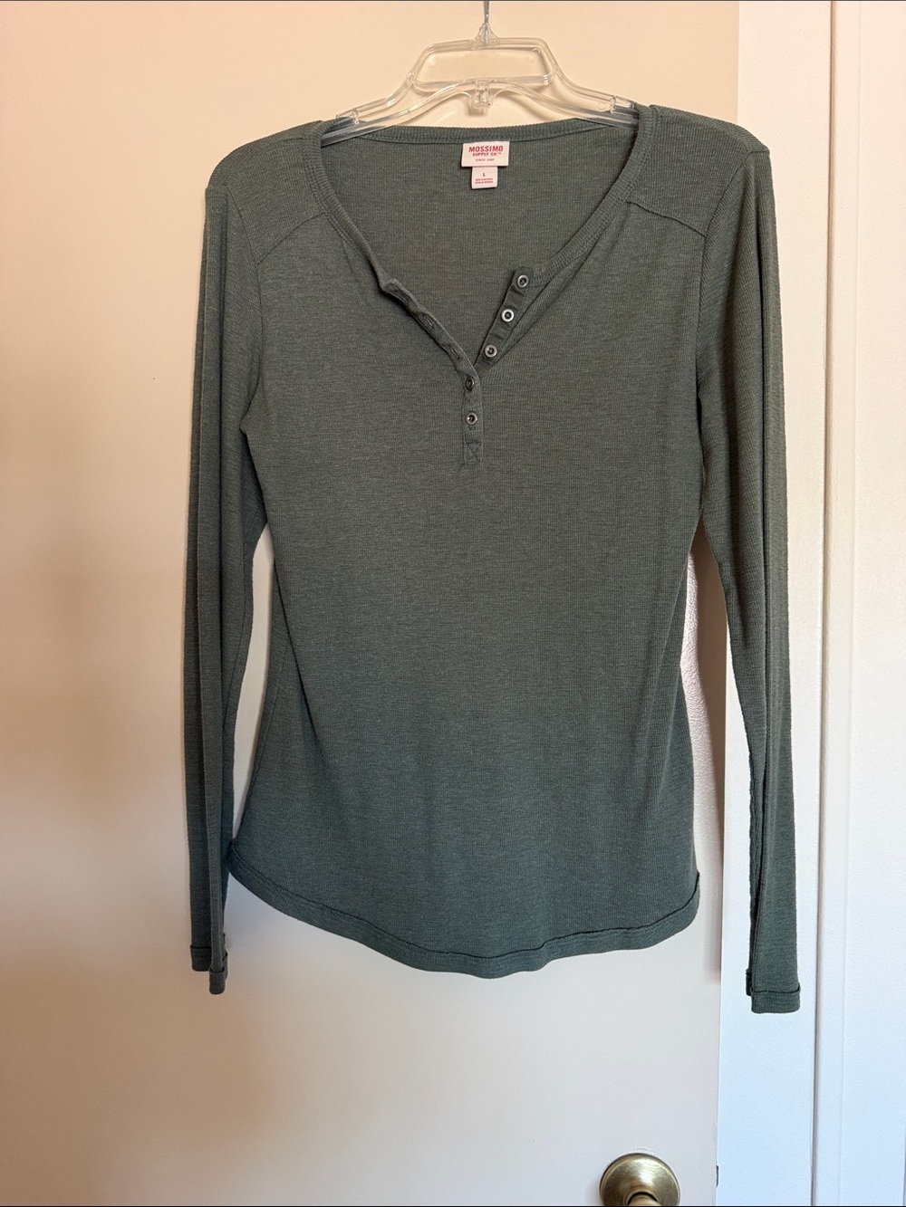 Mossimo Supply Co. Women’s Long Sleeve Henley Top - Olive Green. Lg
